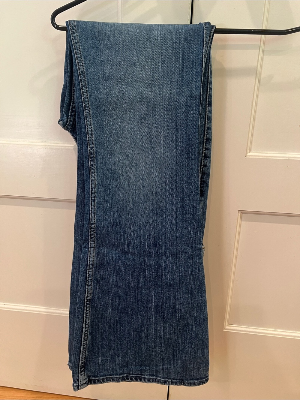 Abercrombie & Fitch Flare Jeans in Medium Blue Denim - Picture 5 of 5